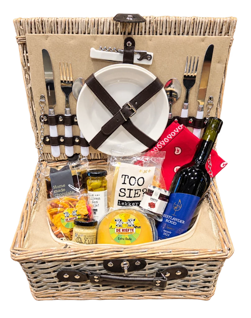 Luxe picknickmand kerstpakket van De Kiefte Kaas